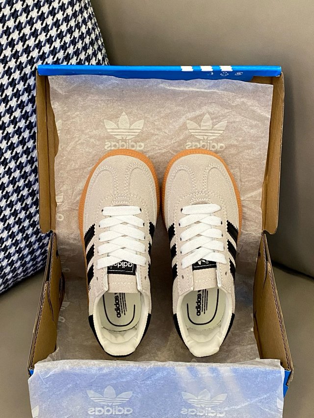 Adidas Children's Shoes: seller detail photo 11