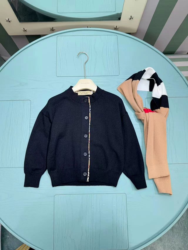 Burberry Children's Hoodie: seller detail photo 11