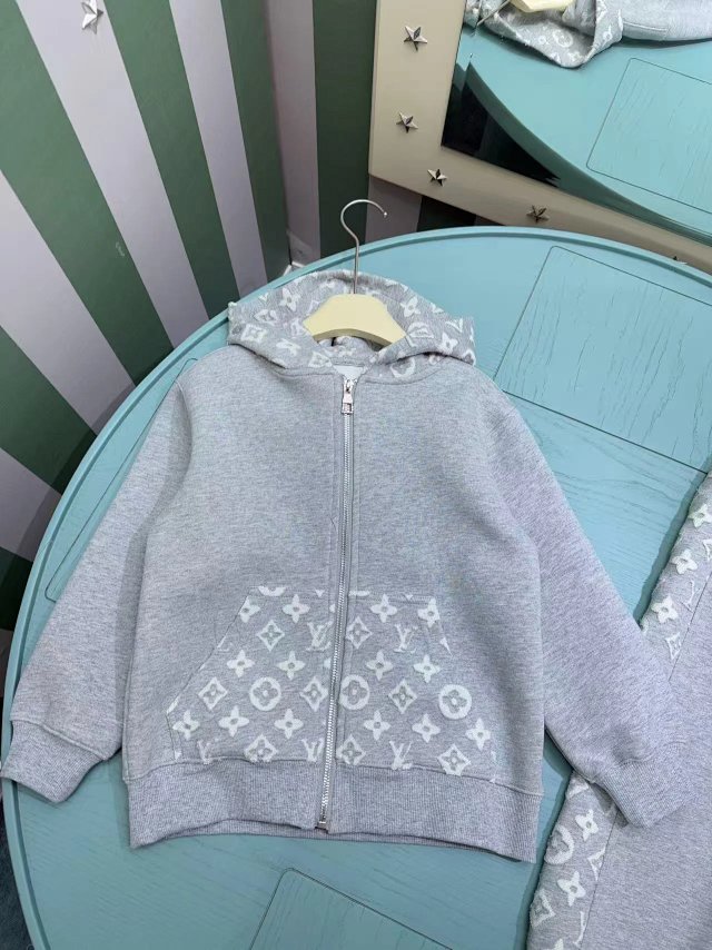 LV Louis Vuitton Children's Set: seller detail photo 4