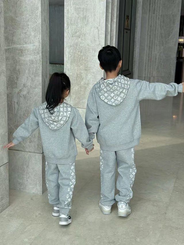 LV Louis Vuitton Children's Set: seller detail photo 12
