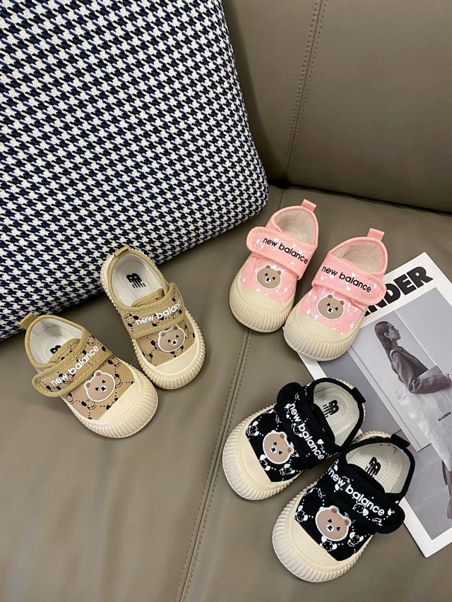 New Balance children's Shoes: seller detail photo 2