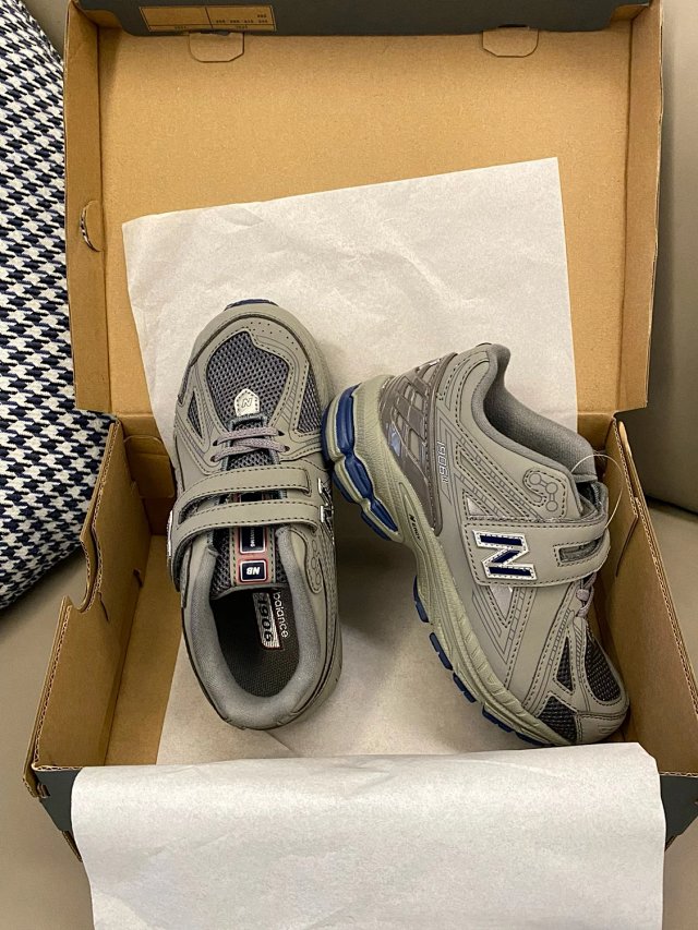 New Balance 1906 children's Shoes: seller detail photo 2