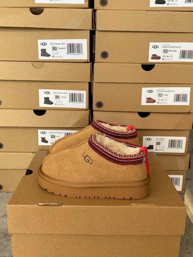 UGG Children's snow boots: seller detail photo 14