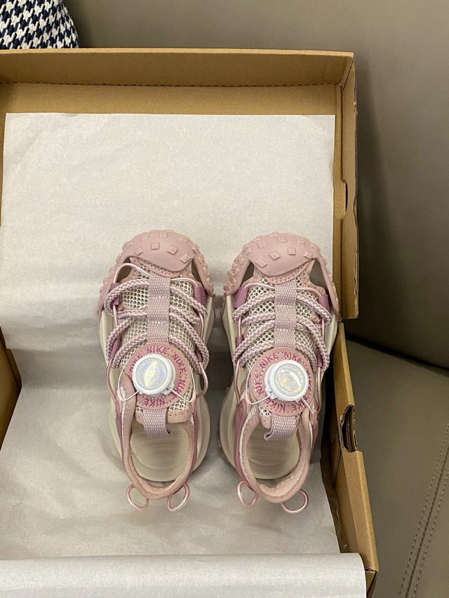 Nike ACG children‘ shoes: seller detail photo 3