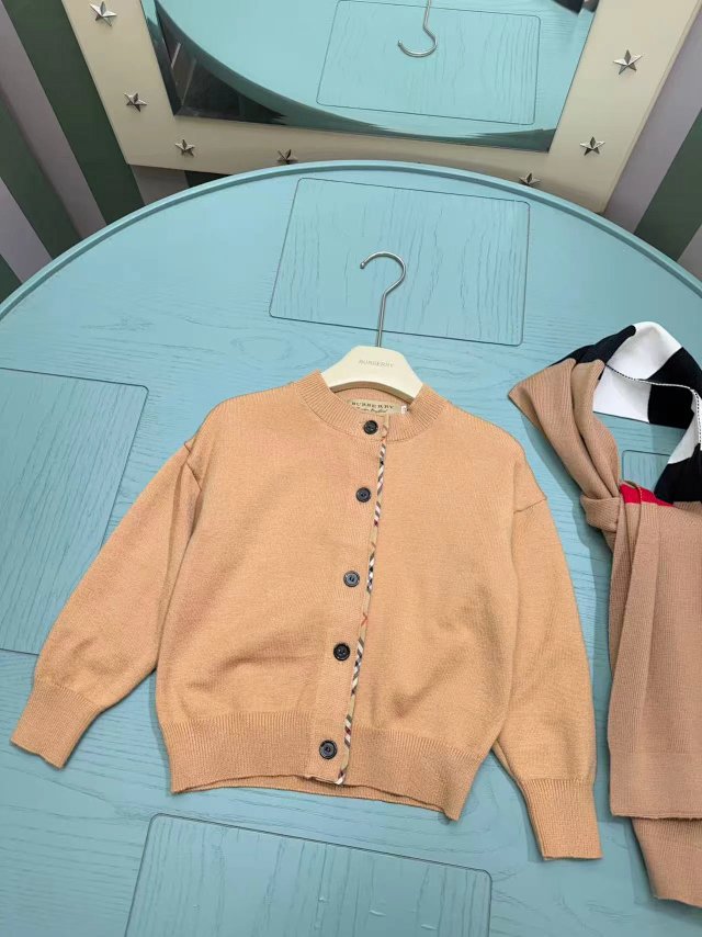 Burberry Children's Hoodie: seller detail photo 3