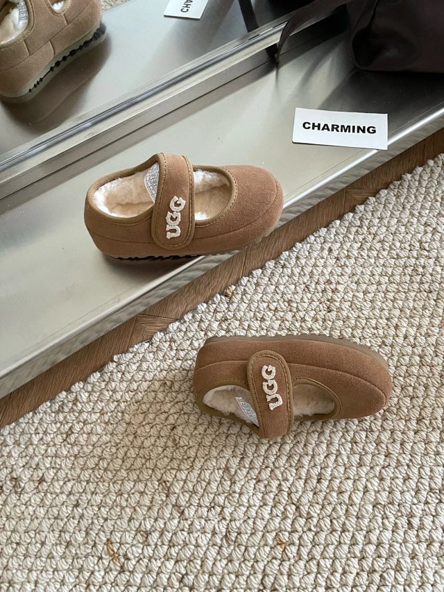 UGG Children's Slippers Shoes: seller detail photo 5