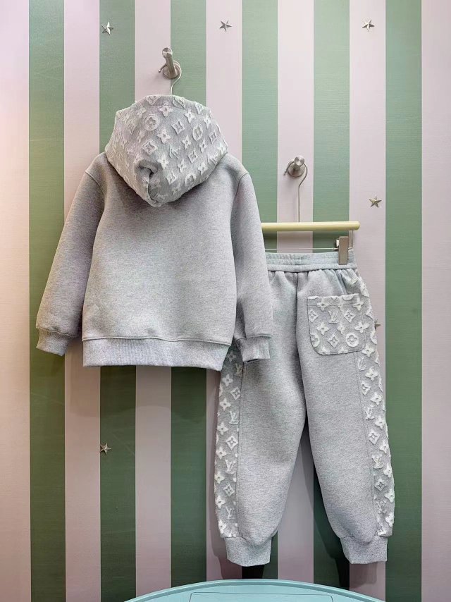LV Louis Vuitton Children's Set: seller detail photo 2