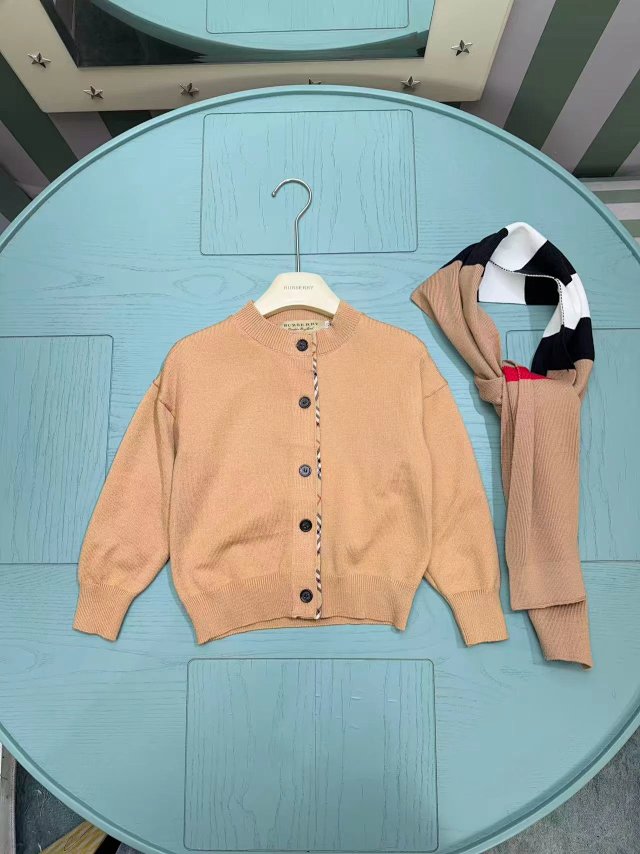 Burberry Children's Hoodie: seller detail photo 2