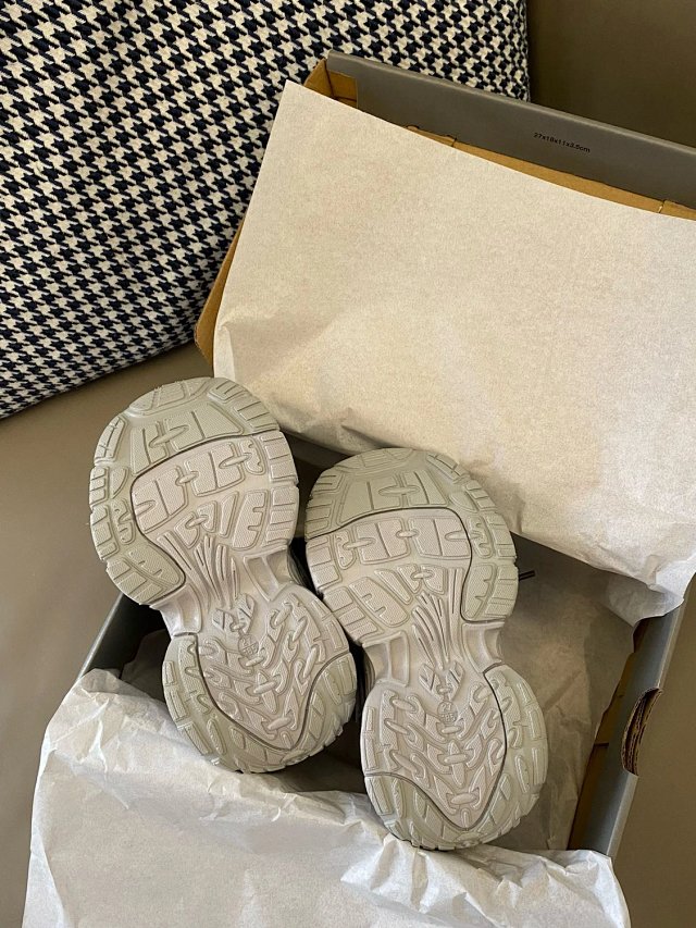 Balenciaga children's shoes: seller detail photo 11