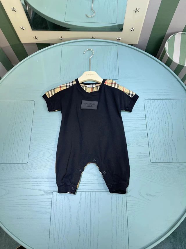 Burberry children's jumpsuit: seller detail photo 2