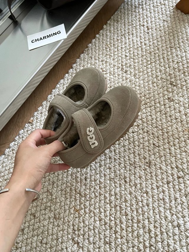 UGG Children's Slippers Shoes: seller detail photo 13