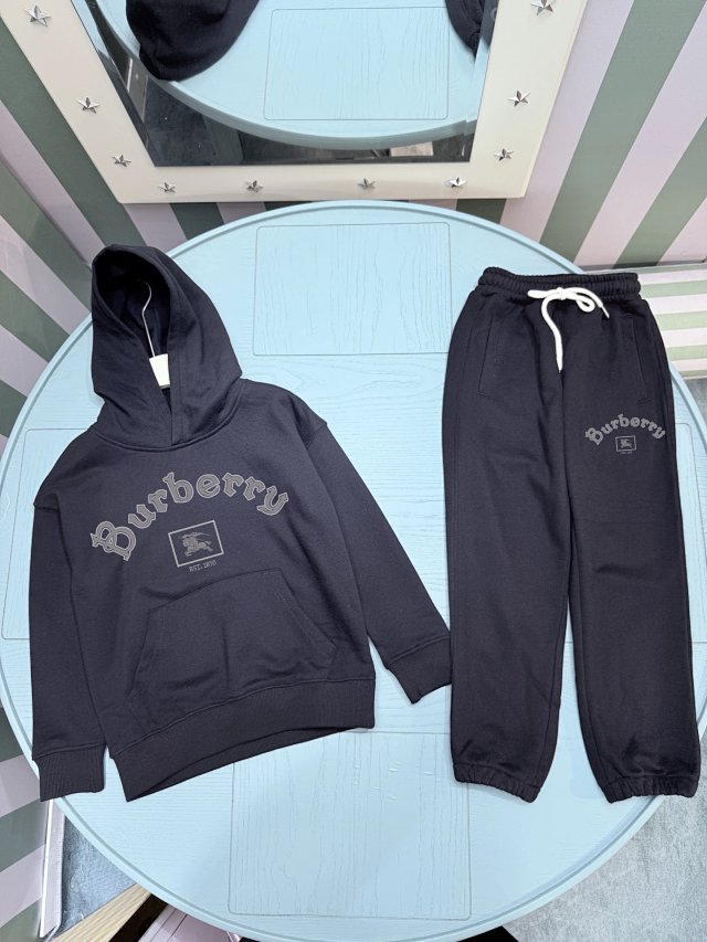 Burberry Children‘s Set: seller detail photo 3