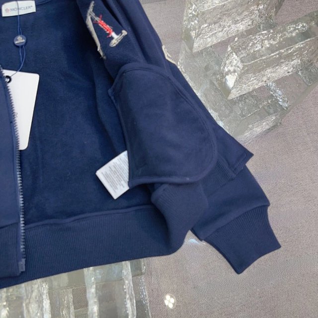Moncler Children's Set: seller detail photo 5