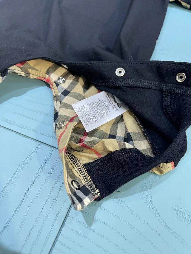 Burberry children's jumpsuit: seller detail photo 10