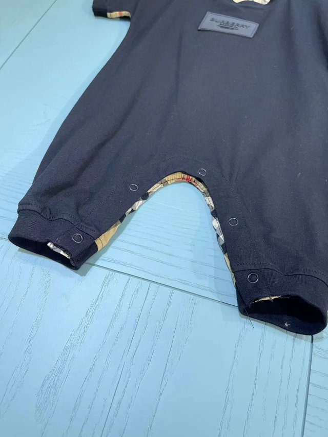 Burberry children's jumpsuit: seller detail photo 8