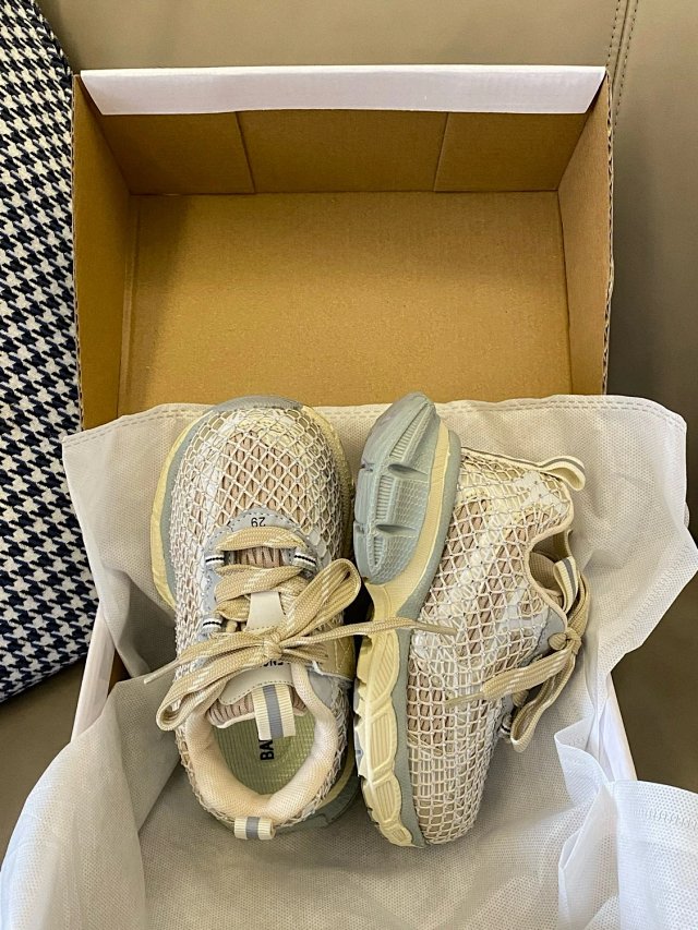 Balenciaga 3XL children's shoes: seller detail photo 5