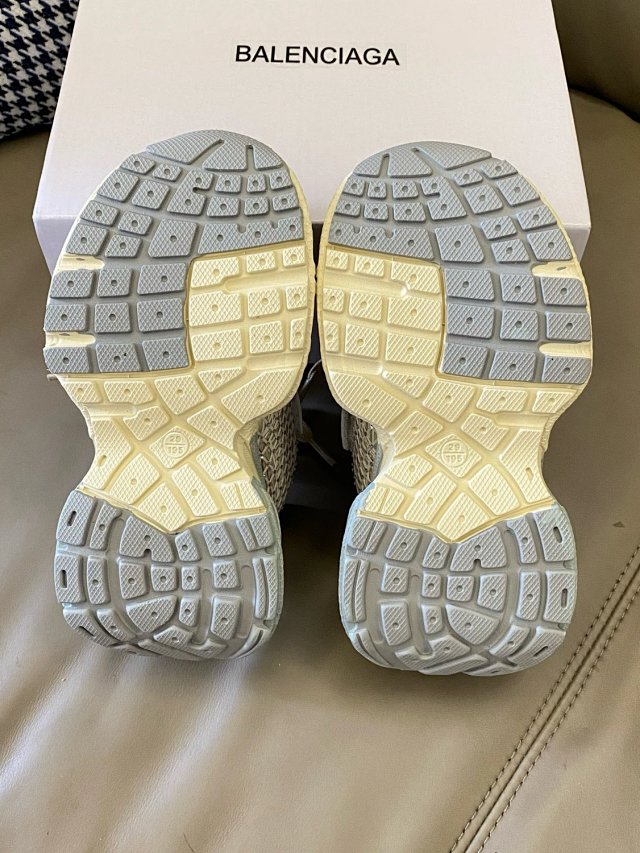 Balenciaga 3XL children's shoes: seller detail photo 12