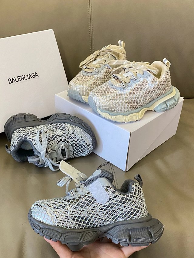 Balenciaga 3XL children's shoes: seller detail photo 6