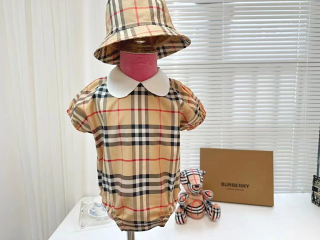 Burberry Children's Set: seller detail photo 6