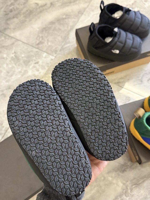 The North face children's shoes: seller detail photo 9