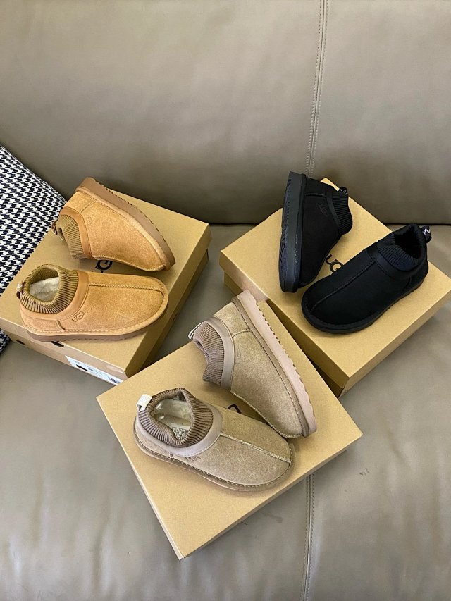 UGG Children's snow boots: seller detail photo 4