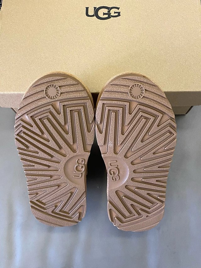 UGG Children's snow boots: seller detail photo 10