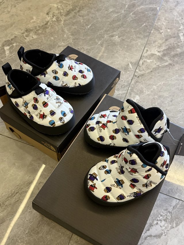 Adidas Children's Shoes: seller detail photo 1