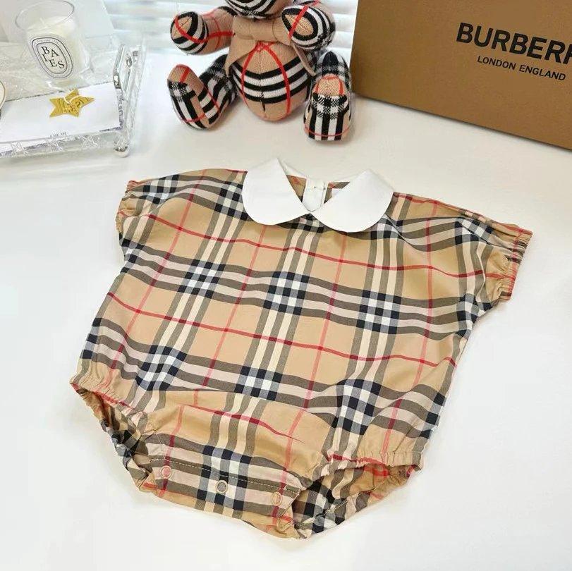 White Peter Pan Collar