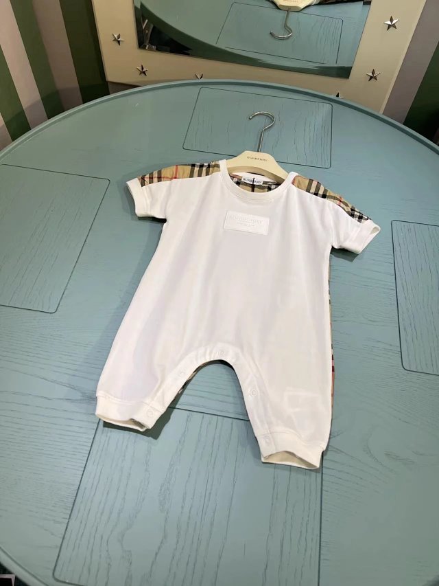 Burberry children's jumpsuit: seller detail photo 12