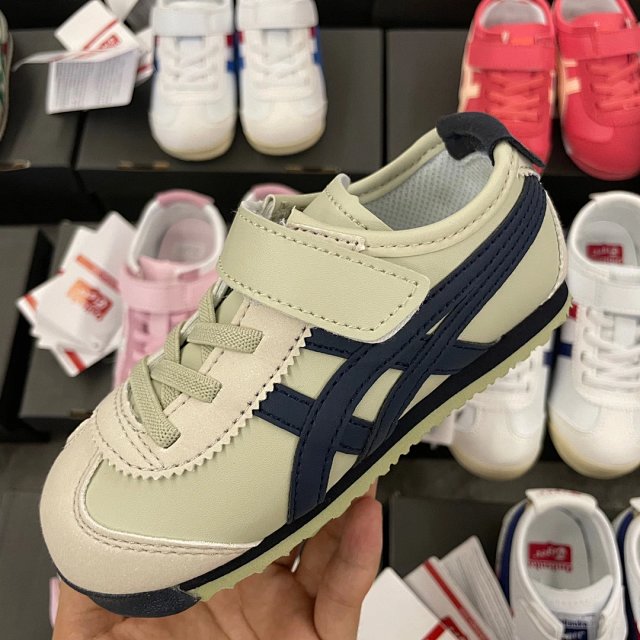 Asics Children's Shoes: seller detail photo 13