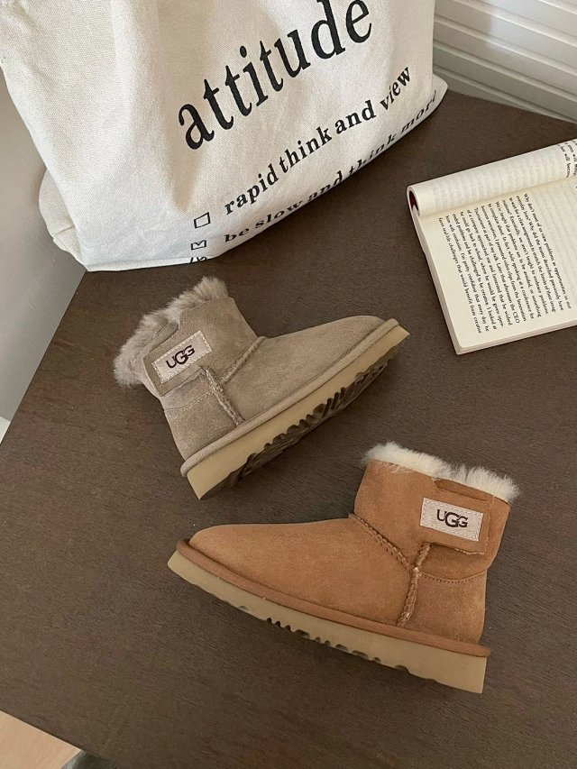 UGG Children's snow boots: seller detail photo 2