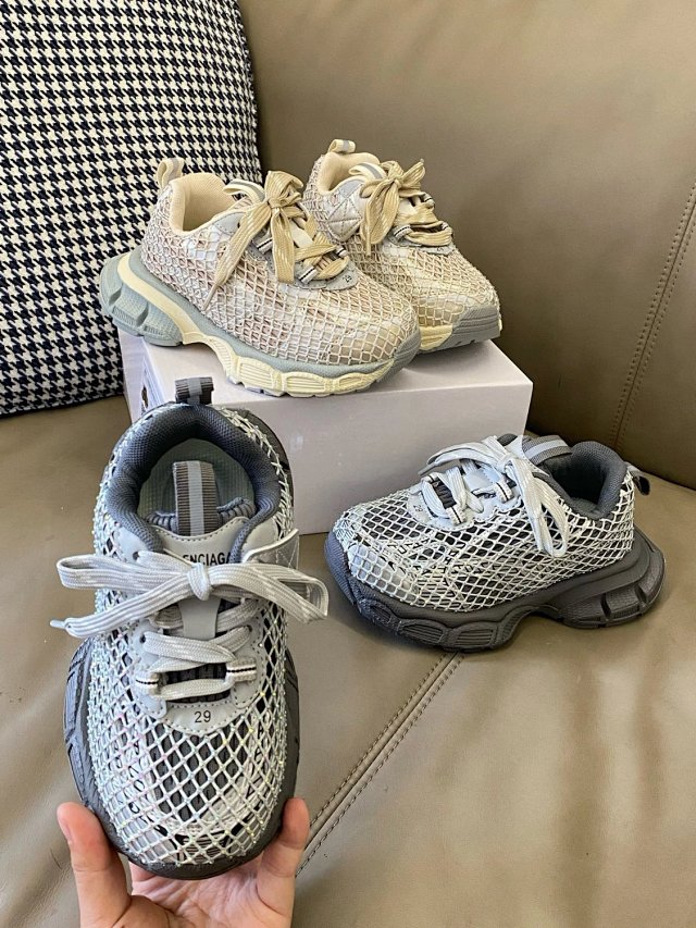Balenciaga 3XL children's shoes: seller detail photo 4