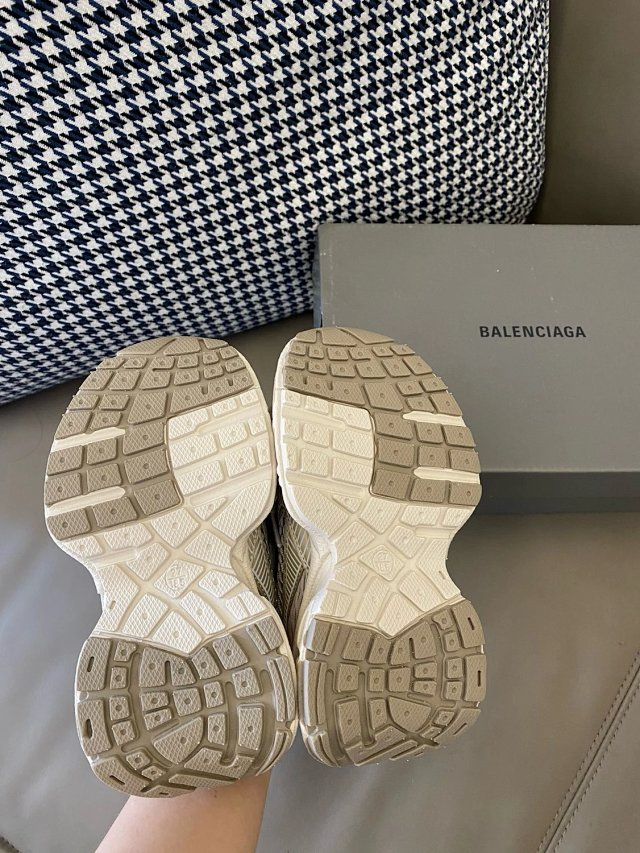 Balenciaga children's shoes: seller detail photo 9