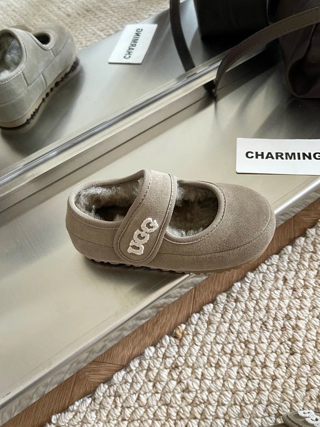 UGG Children's Slippers Shoes: seller detail photo 14
