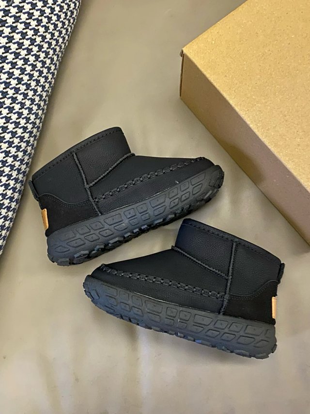 UGG Children's snow boots: seller detail photo 9