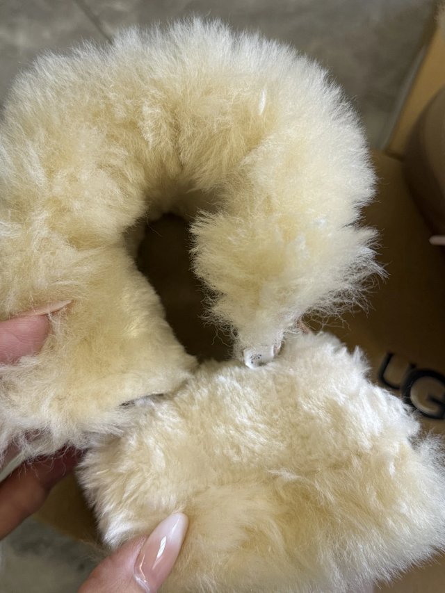 UGG Children's snow boots: seller detail photo 9