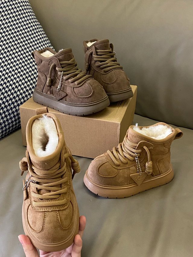 UGG Children's snow boots: seller detail photo 2