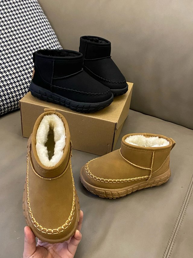 UGG Children's snow boots: seller detail photo 2