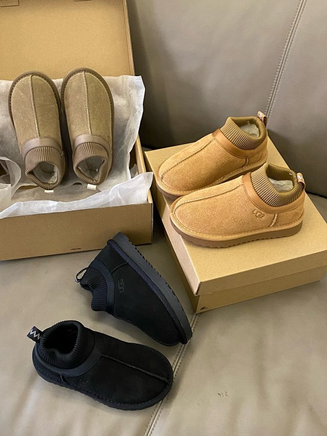 UGG Children's snow boots: seller detail photo 2