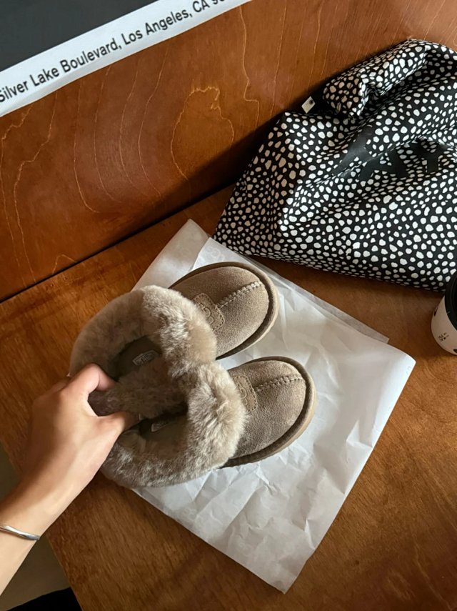 UGG Children's snow boots: seller detail photo 10