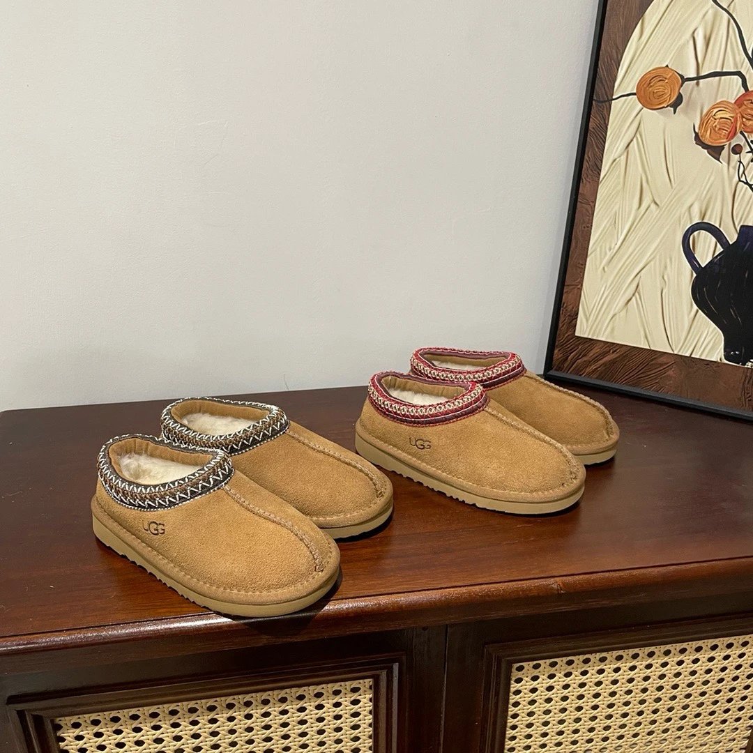 Kid UGG Tan Suede Slippers