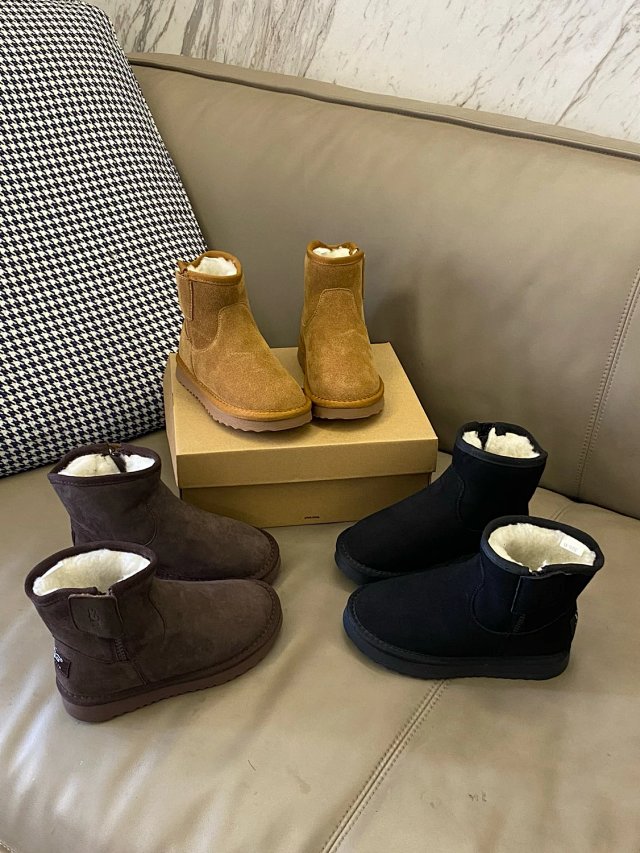UGG Children's snow boots: seller detail photo 5