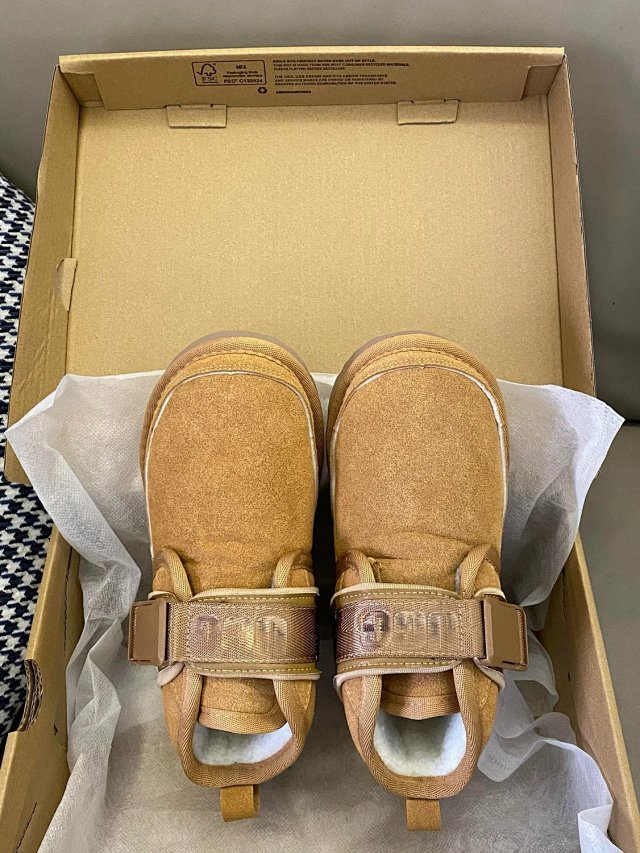 UGG Children's snow boots: seller detail photo 3