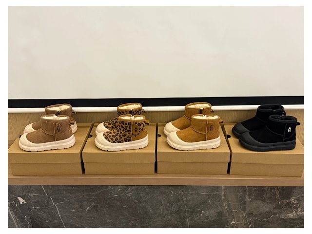 UGG Children's snow boots: seller detail photo 2