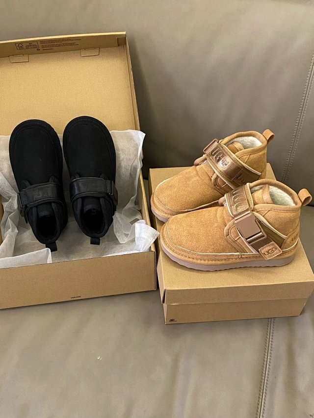 UGG Children's snow boots: seller detail photo 2