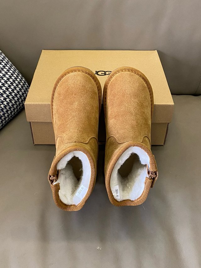 UGG Children's snow boots: seller detail photo 3