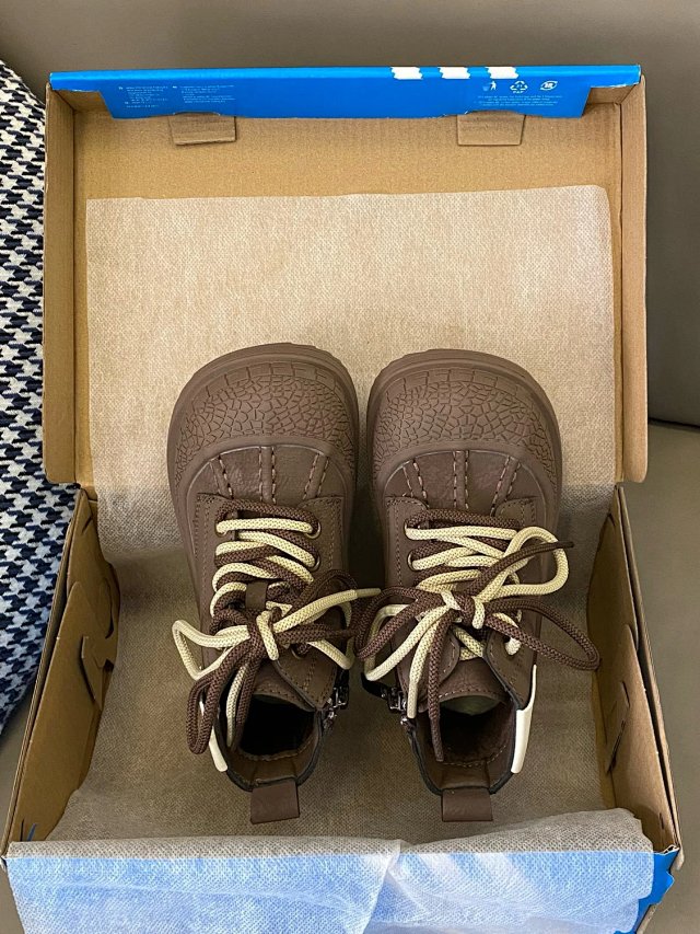 Adidas Children's Shoes: seller detail photo 3