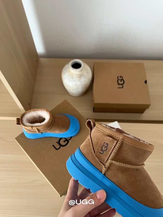 UGG Children's snow boots: seller detail photo 10