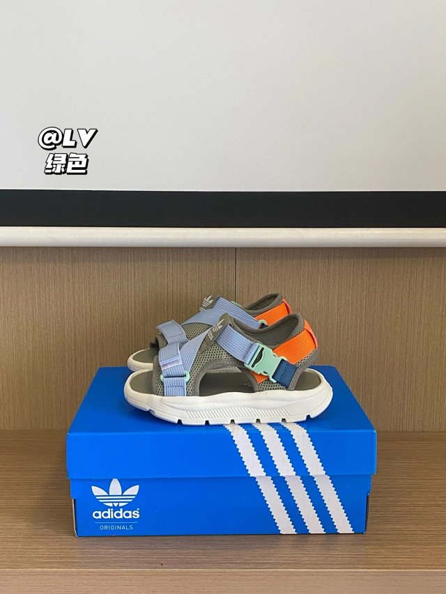 Adidas Children's Slippers Shoes: seller detail photo 13