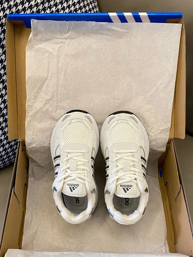 Adidas Children's Shoes: seller detail photo 8